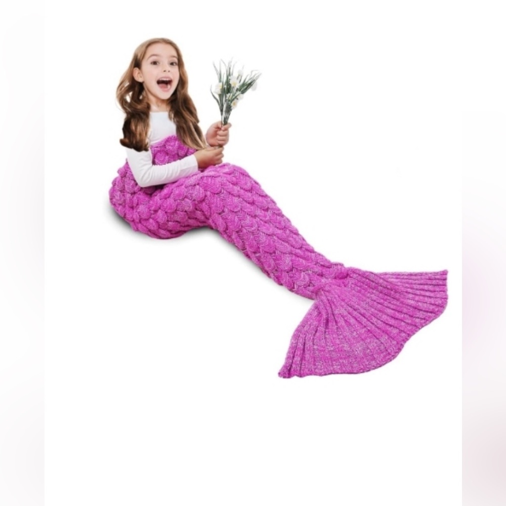 NWOT Kids Crochet Mermaid Tail Blanket. Age 3-7 years old, color- Magenta